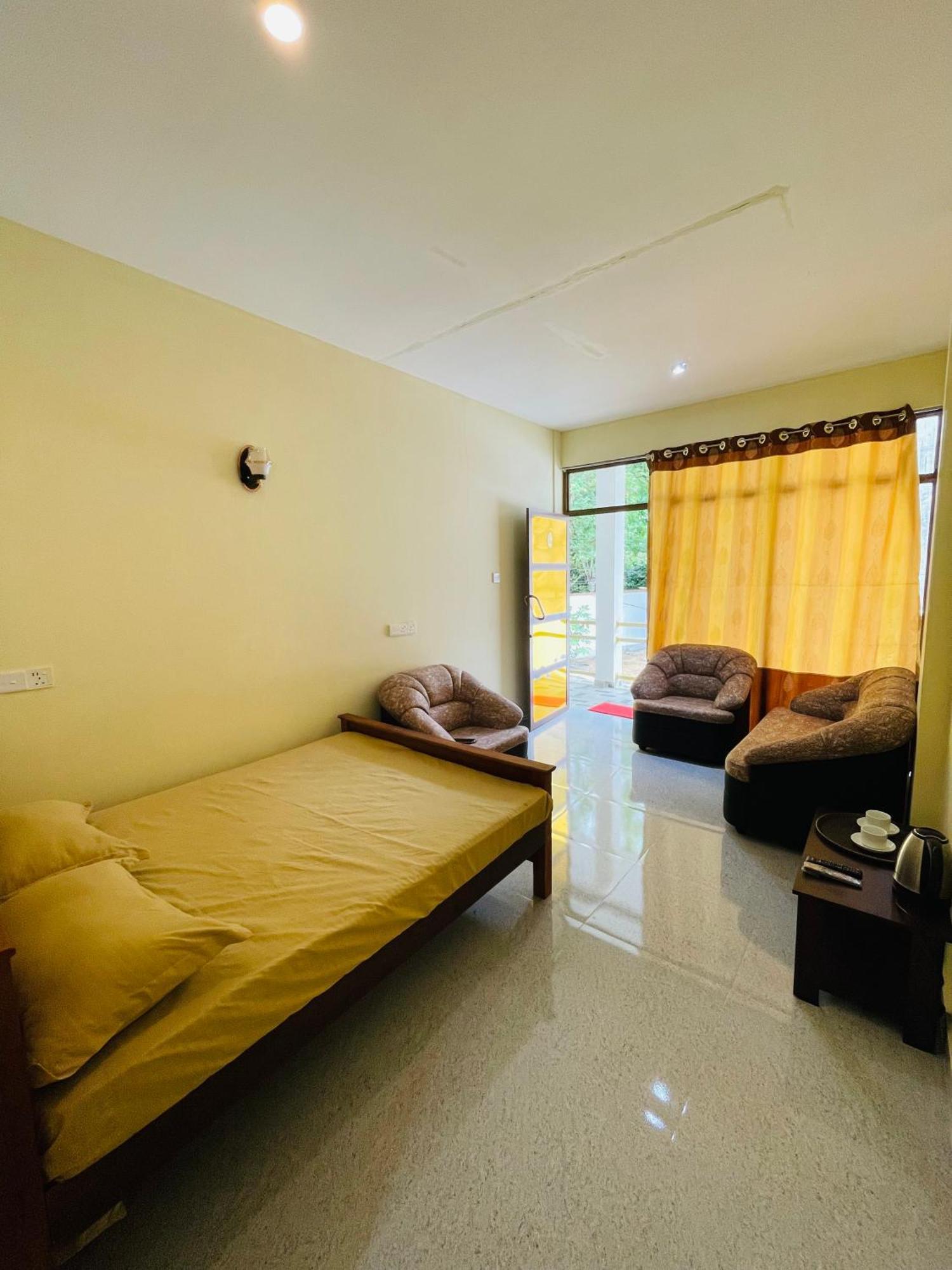 Great Victoria Palace Ratnapura Exterior photo
